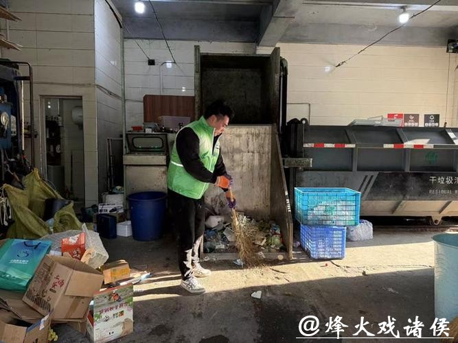 数十万元金饰当垃圾扔了！寒夜苦等4小时的他“是党员，当过兵”