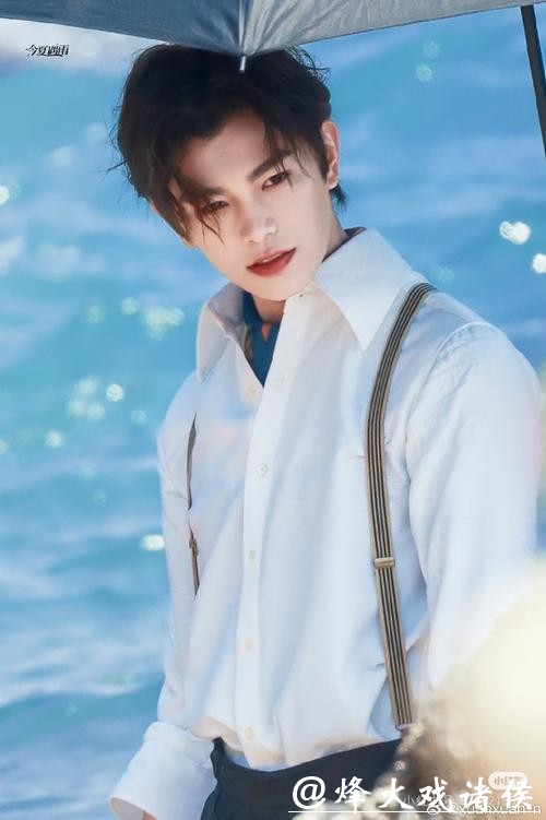 苏翊鸣绝地求生孤身对抗狼群昔日少年背负全队荣耀与重压