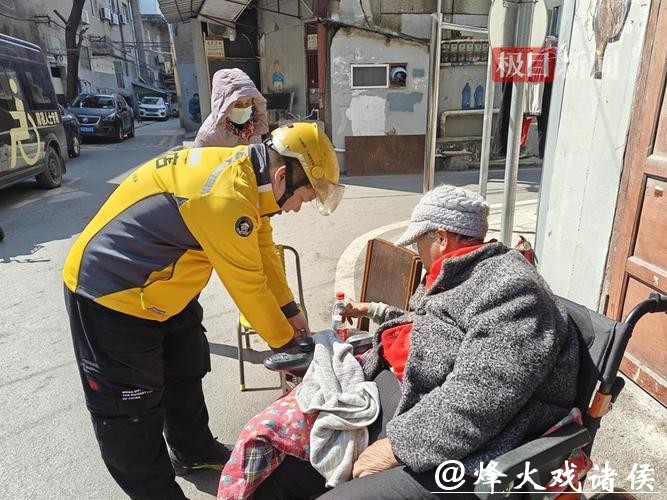 视频｜临近春节，走进助老送餐骑手的一天