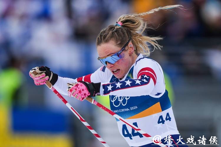 越野滑雪女子10公里自由技术间隔出发 卡尔松夺冠