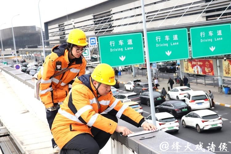 新春走基层丨00后！他们在30米高空，为春运“飞檐走壁”